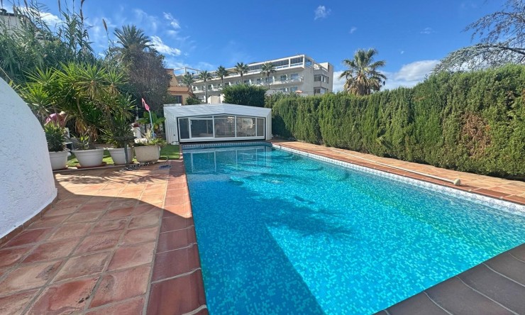 Resale - Villa -
Albir
