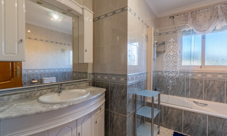 Resale - Villa -
Jalón