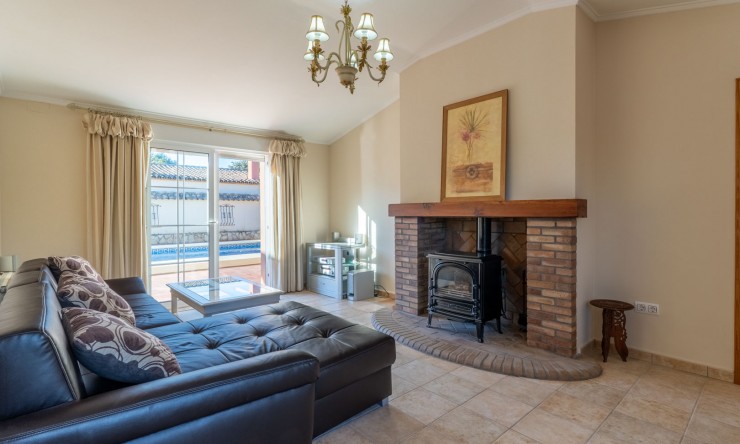 Resale - Villa -
Jalón