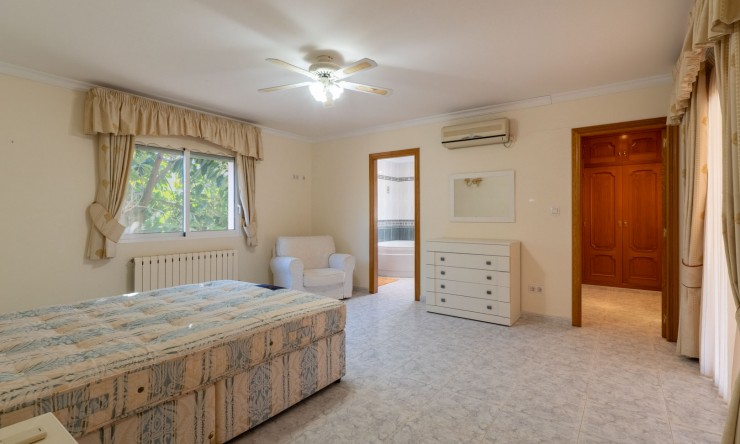 Resale - Villa -
Jalón