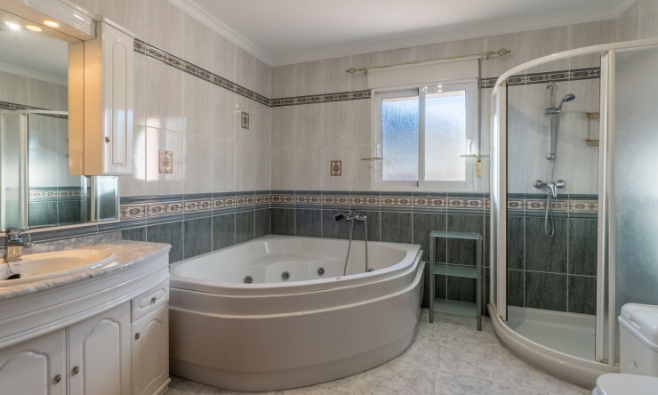 Resale - Villa -
Jalón