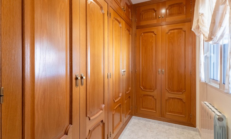 Resale - Villa -
Jalón