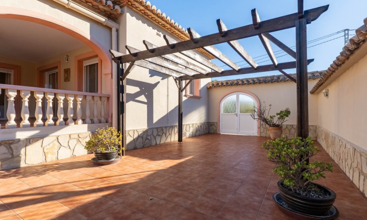 Resale - Villa -
Jalón