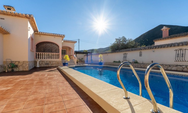 Resale - Villa -
Jalón