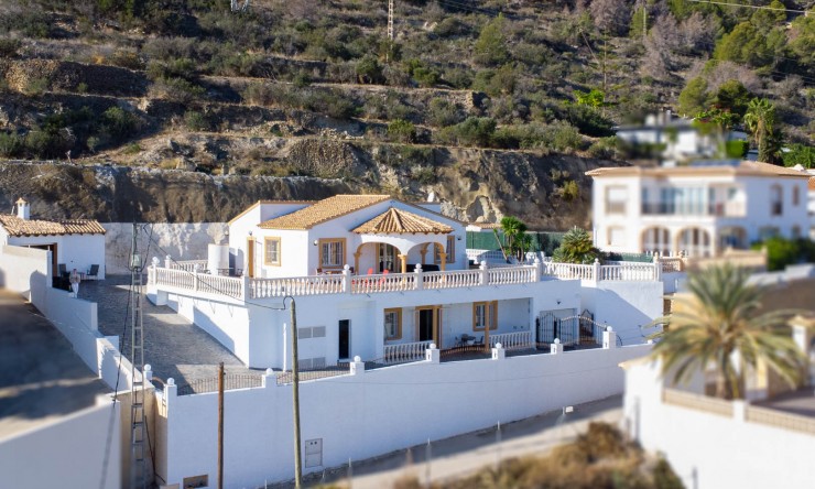 Revente - Villa -
Calpe - Partida Les Cucarres
