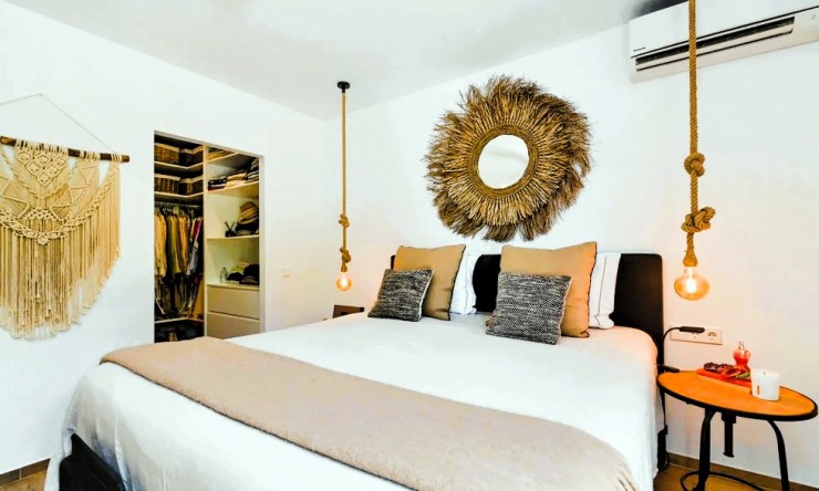 Herverkoop - Villa -
Moraira - Benimeit - Tabaira