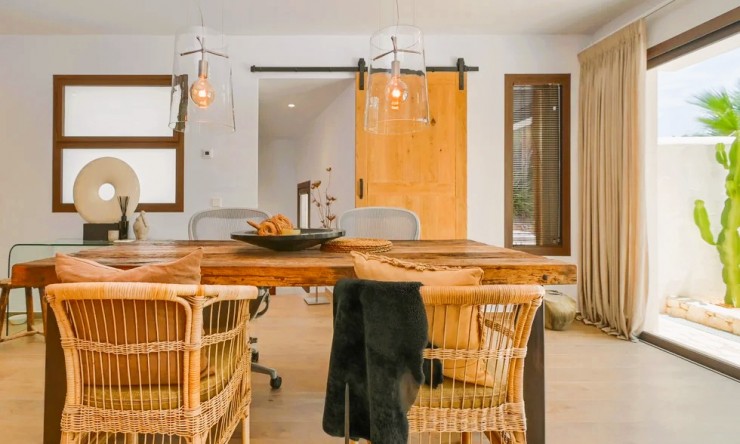 Herverkoop - Villa -
Moraira - Benimeit - Tabaira