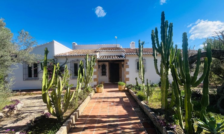 Wiederverkauf - Villa -
Jávea / Xàbia - Partides comunes - Adsubia