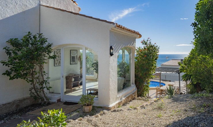 Resale - Villa -
Jávea - Ambolo