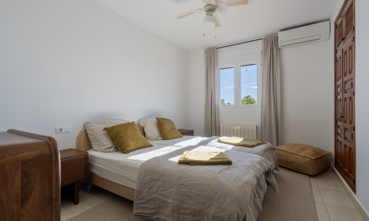 Resale - Villa -
Jávea - Ambolo