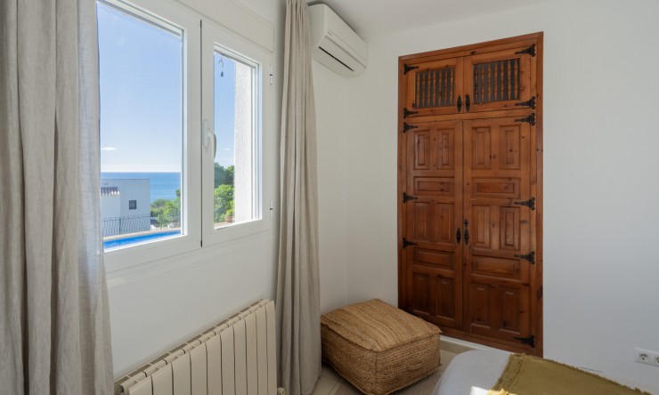 Resale - Villa -
Jávea - Ambolo