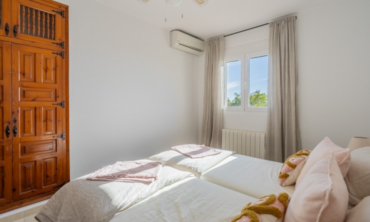 Resale - Villa -
Jávea - Ambolo