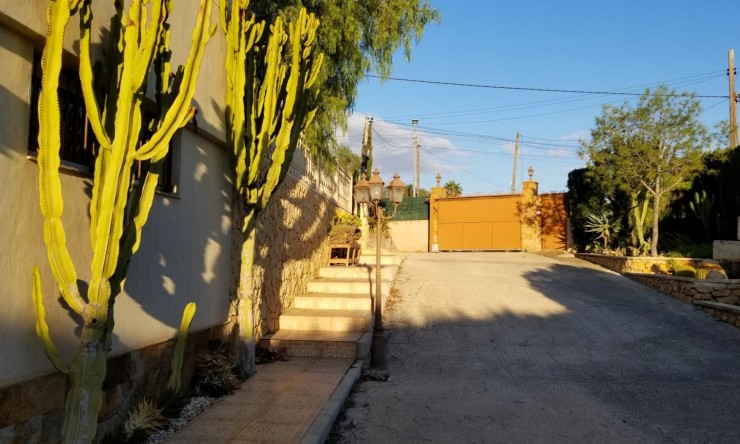 Resale - Villa -
Alicante - Moralet - Cañada del Fenollar