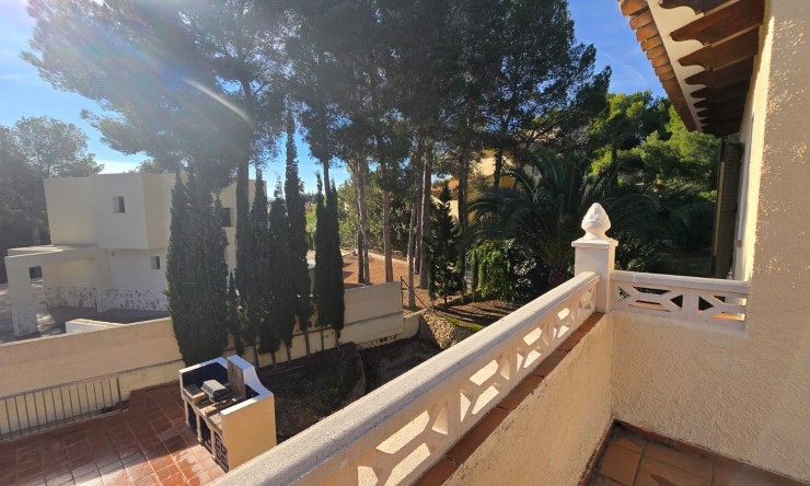 Revente - Villa -
Altea - Urbanización Santa Clara