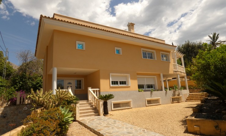 Wiederverkauf - Villa -
Altea