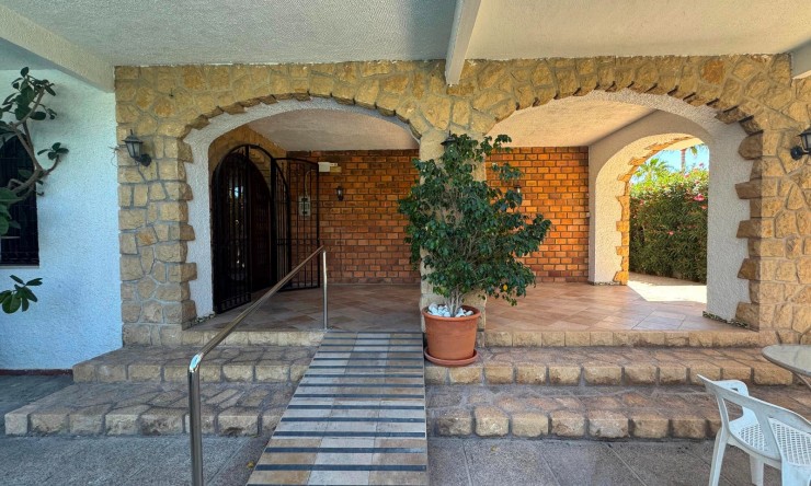 Resale - Apartment -
Albir