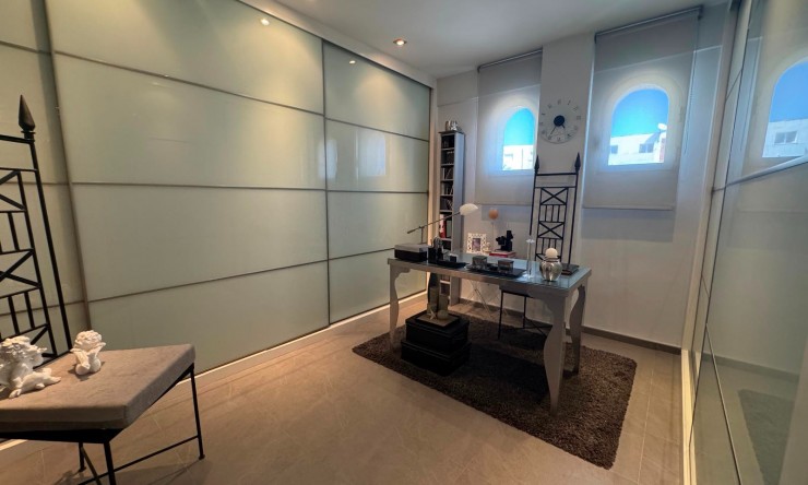 Resale - Apartment -
Albir