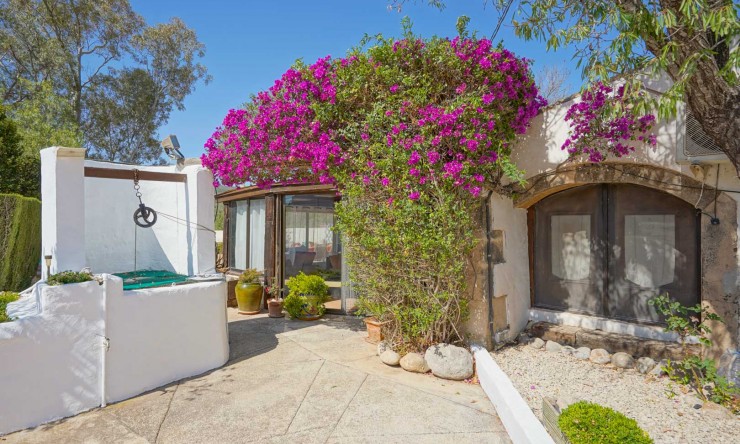 Resale - Villa -
Jávea - Tarraula