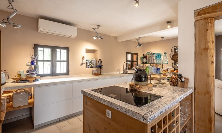 Resale - Villa -
Moraira - Paichi