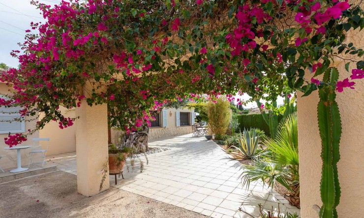 Resale - Villa -
Moraira - Paichi