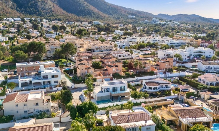 Wiederverkauf - Villa -
Albir