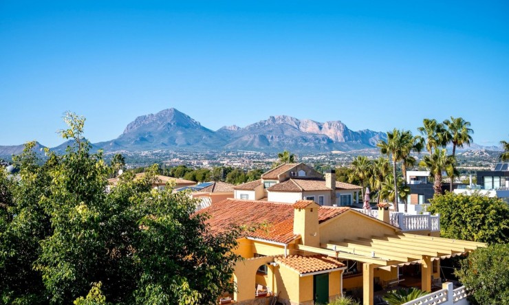 Wiederverkauf - Villa -
Albir