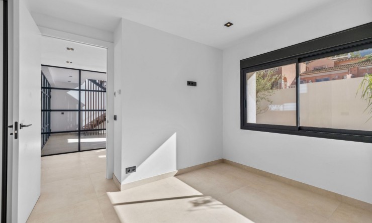 Wiederverkauf - Villa -
Albir