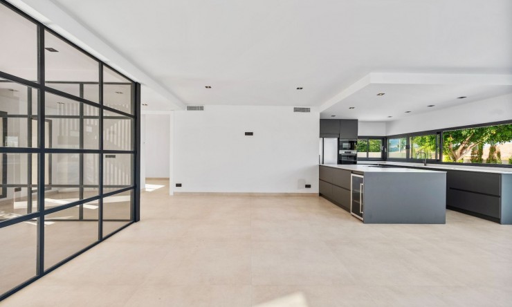 Wiederverkauf - Villa -
Albir