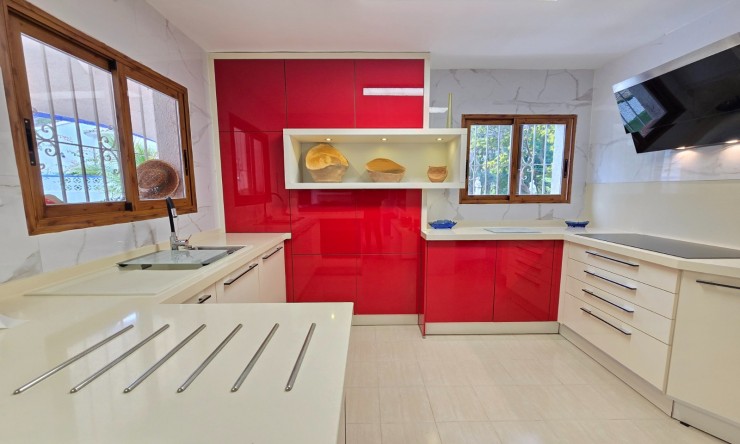 Wiederverkauf - Villa -
Altea