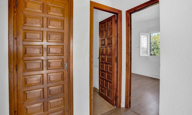 Rynek Wtórny - Willa -
Calpe - Ortenbach