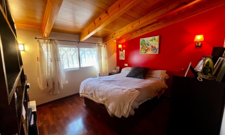 Resale - Villa -
Polop