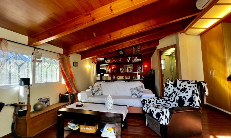 Resale - Villa -
Polop