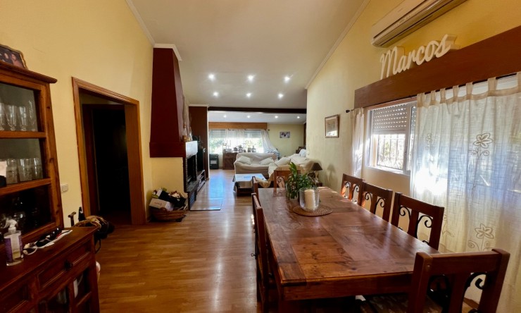 Resale - Villa -
Polop