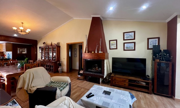 Resale - Villa -
Polop