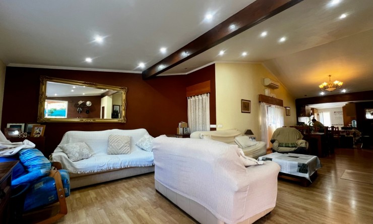 Resale - Villa -
Polop