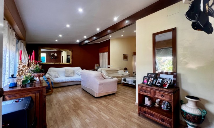 Resale - Villa -
Polop