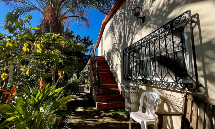 Resale - Villa -
Polop