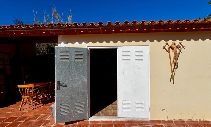 Resale - Villa -
Polop