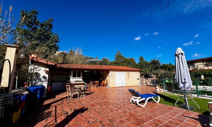 Resale - Villa -
Polop