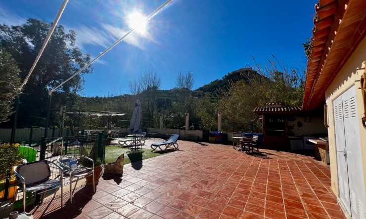 Resale - Villa -
Polop