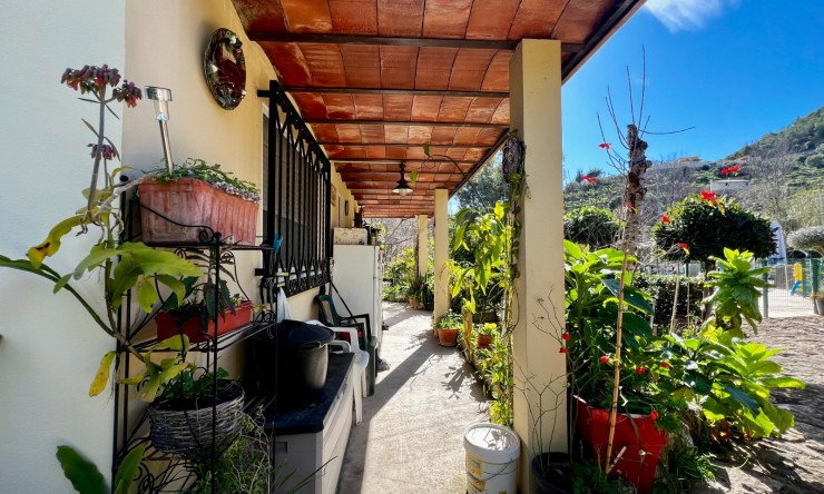 Resale - Villa -
Polop