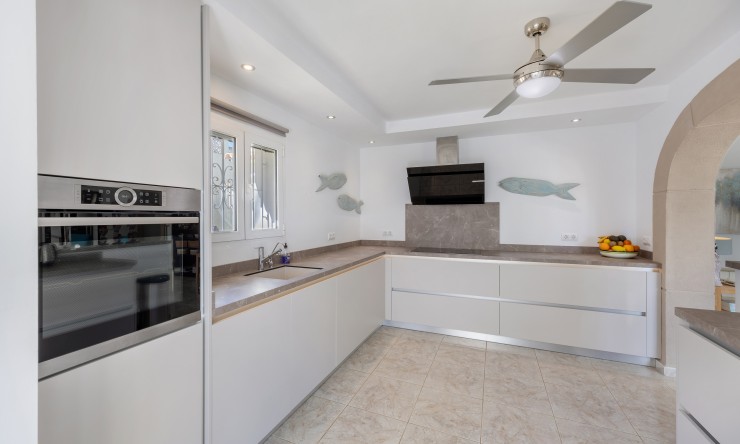 Resale - Villa -
Benissa - Cala Advocat - Baladrar