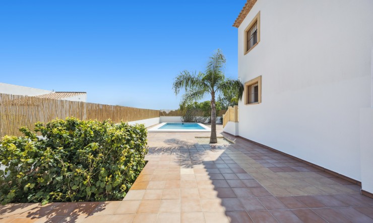 Resale - Villa -
Jávea / Xàbia - La Granadella  - Costa Nova