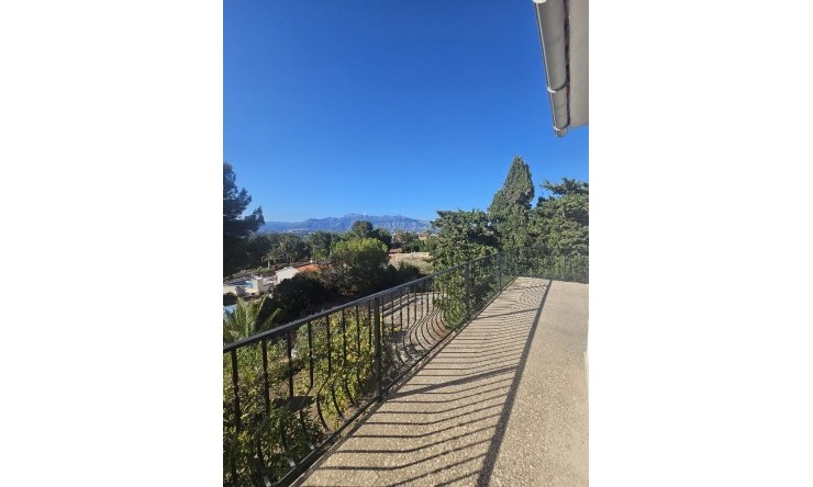 Wiederverkauf - Villa -
Albir - Centre