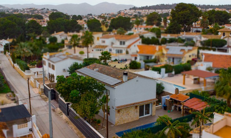 Resale - Villa -
Calpe - Urbanización Carrio