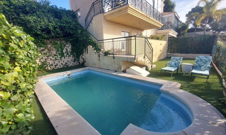 Wiederverkauf - Villa -
La Nucía