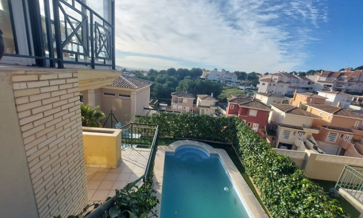 Wiederverkauf - Villa -
La Nucía