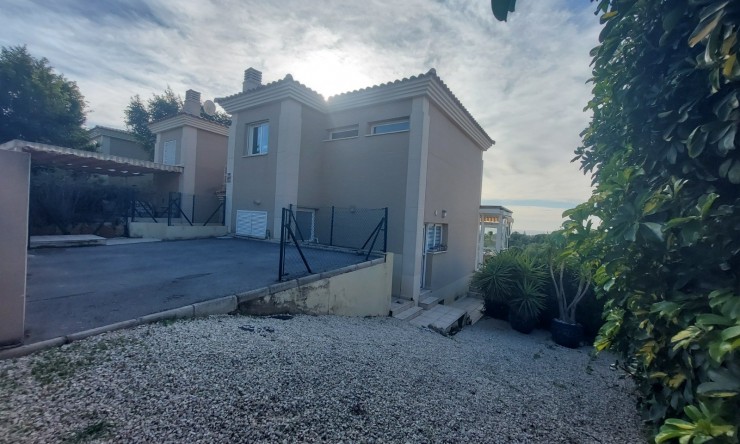 Wiederverkauf - Villa -
La Nucía