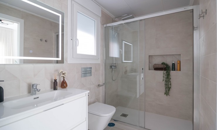 Neue Gebäude -  -
Jerónimo y Avileses