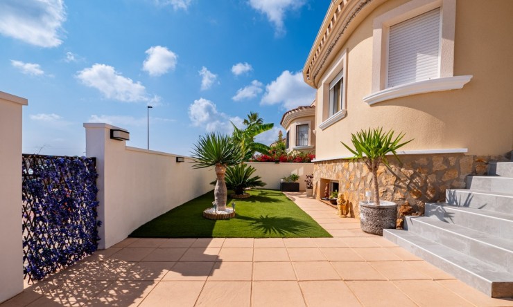 Resale - Villa -
San Miguel de Salinas